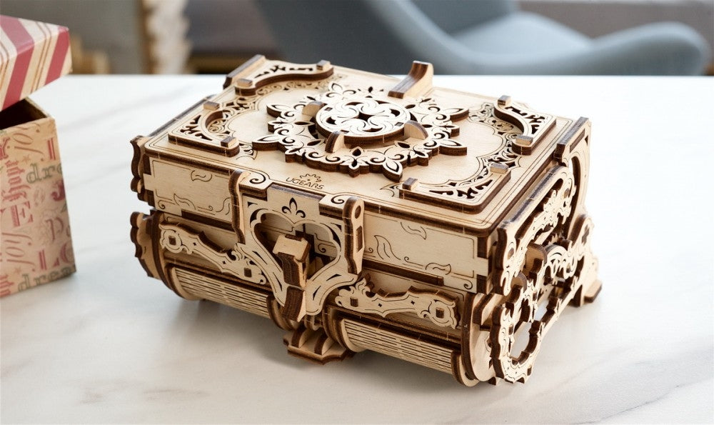 Antique Box - uGears - Brain Spice